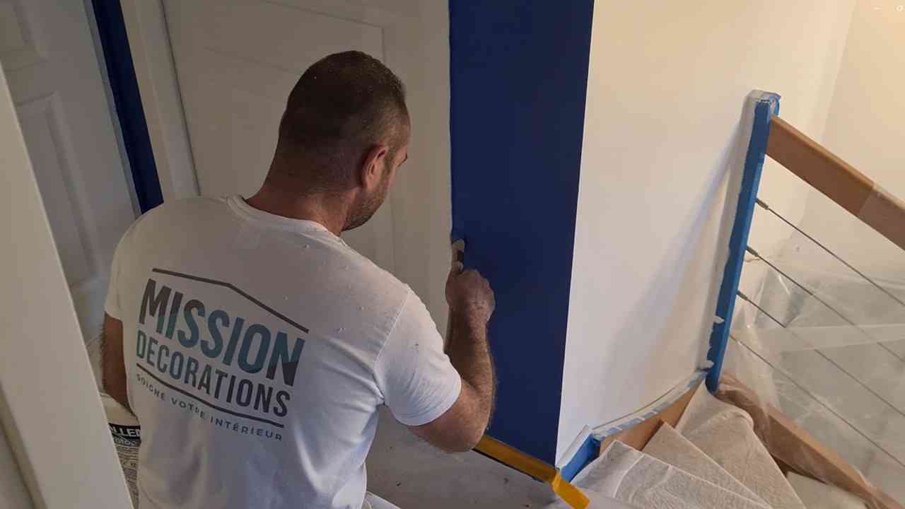 d&eacute;couvrez les avantages de faire appel &agrave; un artisan pour vos travaux d&rsquo;am&eacute;nagement en 2025 : expertise, solutions personnalis&eacute;es, qualit&eacute; et respect des d&eacute;lais pour des projets r&eacute;ussis.