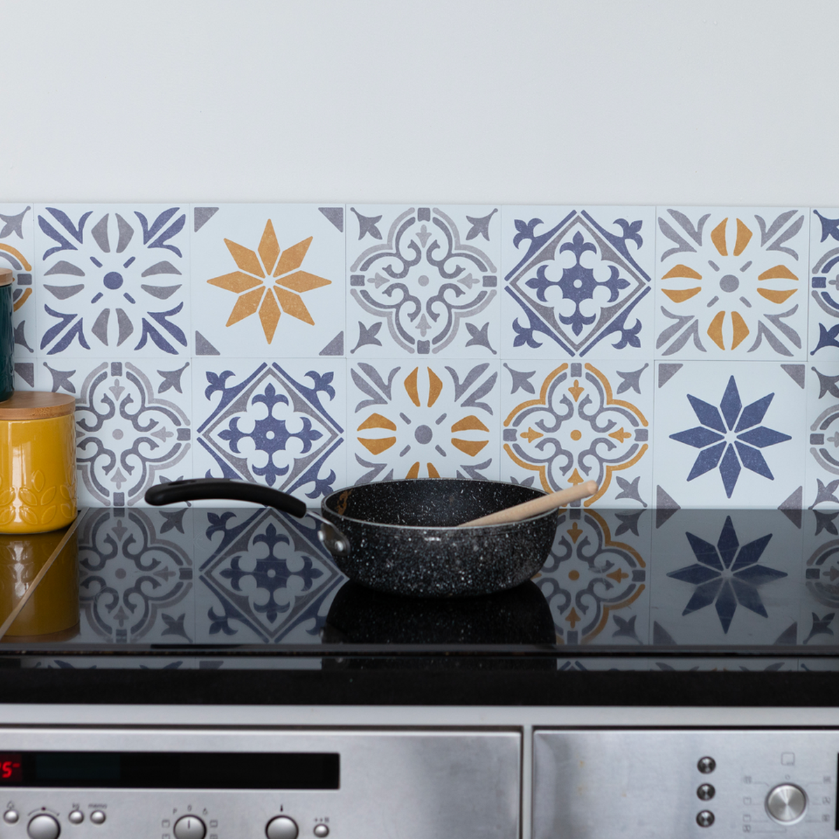 découvrez le carrelage adhésif facile à poser, idéal pour relooker rapidement votre intérieur sans travaux ! moderne, résistant et pratique, il s'adapte à toutes vos envies de décoration.