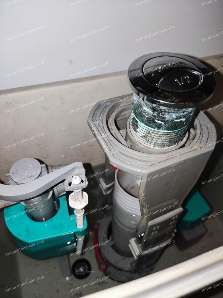 d&eacute;couvrez tout ce qu'il faut savoir sur la chasse d'eau : fonctionnement, entretien, r&eacute;paration et astuces pour r&eacute;duire la consommation d'eau dans vos toilettes.