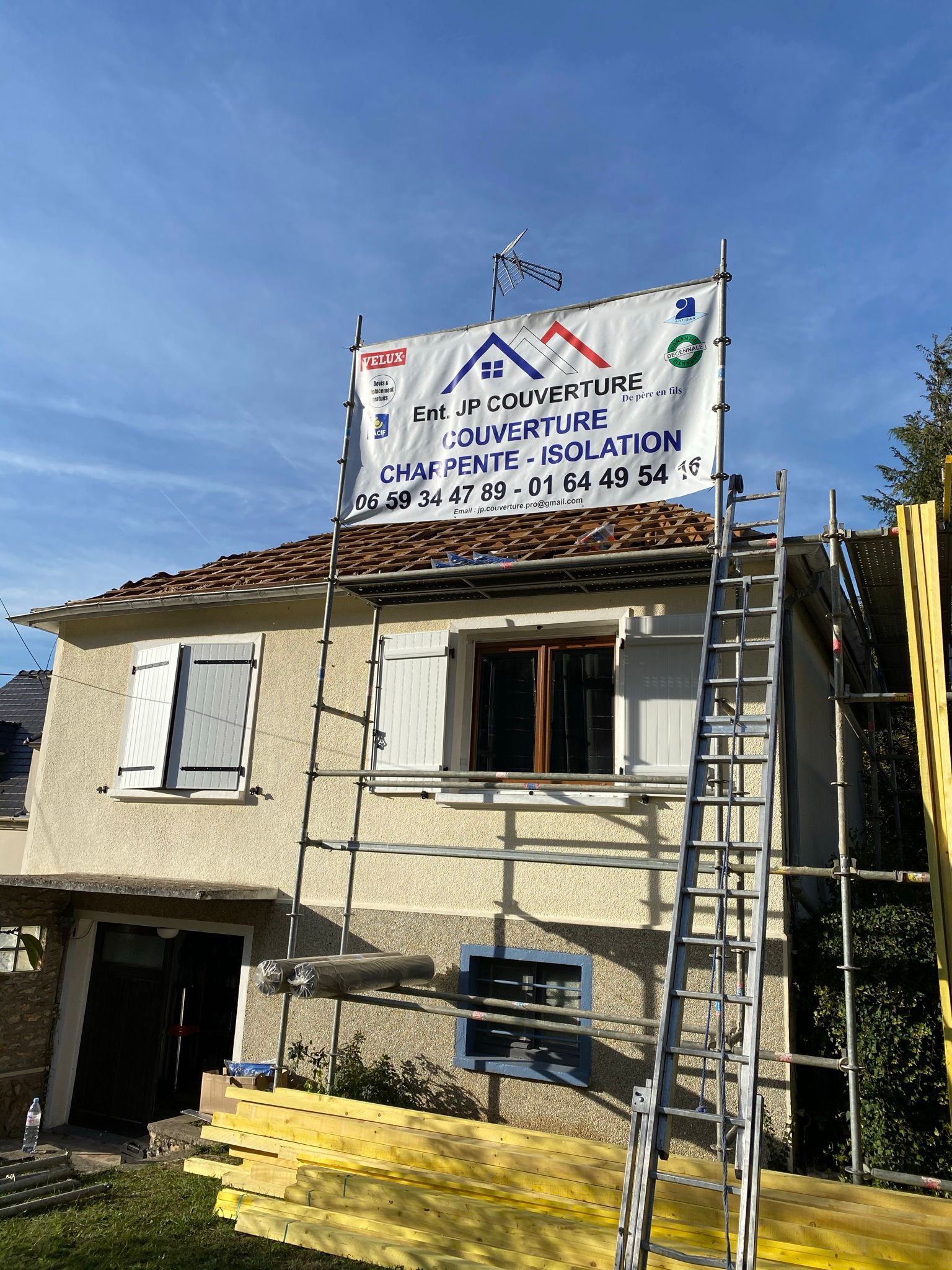 trouvez facilement un artisan vitrier compétent à bourg-la-reine pour vos besoins de dépannage, installation ou remplacement de vitres. conseils pour bien choisir votre spécialiste en vitrerie.
