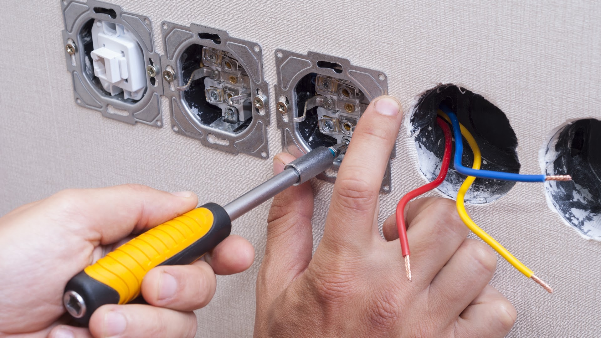 trouvez le meilleur &eacute;lectricien &agrave; la garenne-colombes : conseils pour bien choisir, crit&egrave;res essentiels, tarifs et services pour vos travaux &eacute;lectriques en toute confiance.