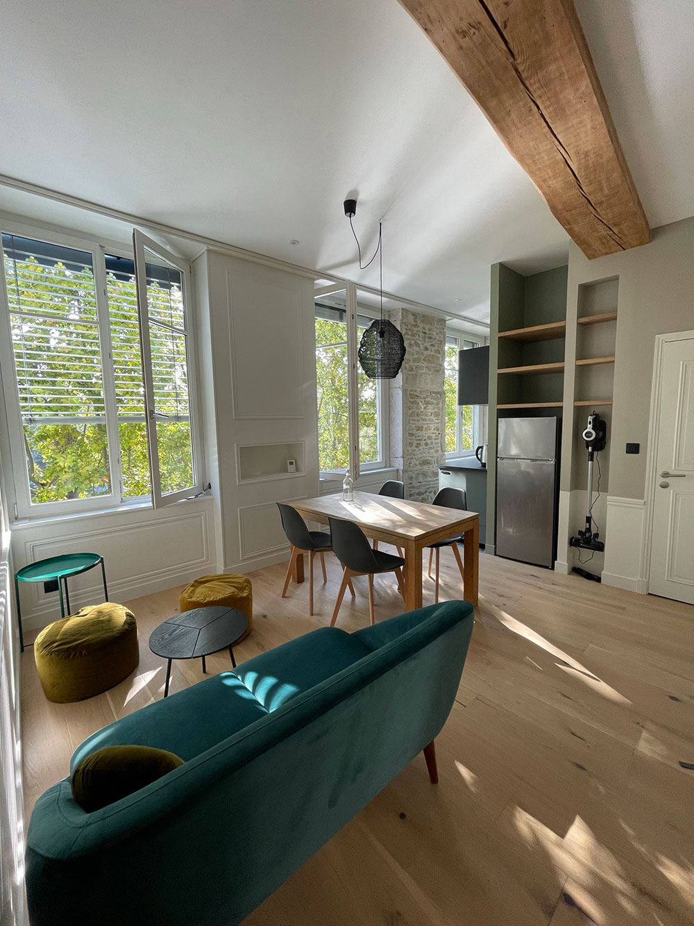 d&eacute;couvrez comment le coliving stimule la r&eacute;novation des espaces, en transformant les habitations partag&eacute;es en environnements modernes, fonctionnels et conviviaux, adapt&eacute;s aux besoins d'une nouvelle g&eacute;n&eacute;ration de r&eacute;sidents.