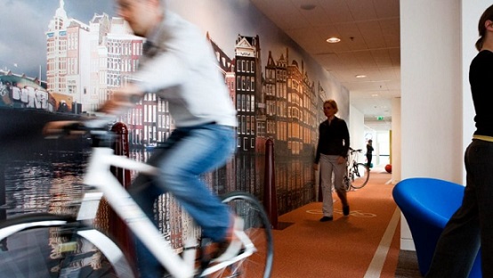 d&eacute;couvrez comment le coliving et la r&eacute;novation des espaces transforment les modes de vie urbains : solutions innovantes, espaces partag&eacute;s et design adapt&eacute;s aux nouveaux besoins collaboratifs.