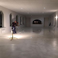 d&eacute;couvrez tout ce qu'il faut savoir sur le co&ucirc;t du b&eacute;ton cir&eacute; : prix au m&sup2;, facteurs influen&ccedil;ant le tarif, conseils pour bien estimer votre budget et astuces pour une pose r&eacute;ussie.