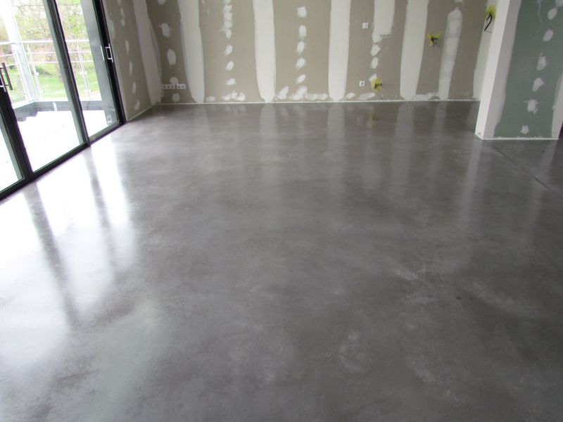 d&eacute;couvrez tout ce qu&rsquo;il faut savoir sur le co&ucirc;t du b&eacute;ton cir&eacute; : prix au m2, facteurs influen&ccedil;ant le tarif, conseils pour bien estimer votre projet et &eacute;viter les mauvaises surprises.