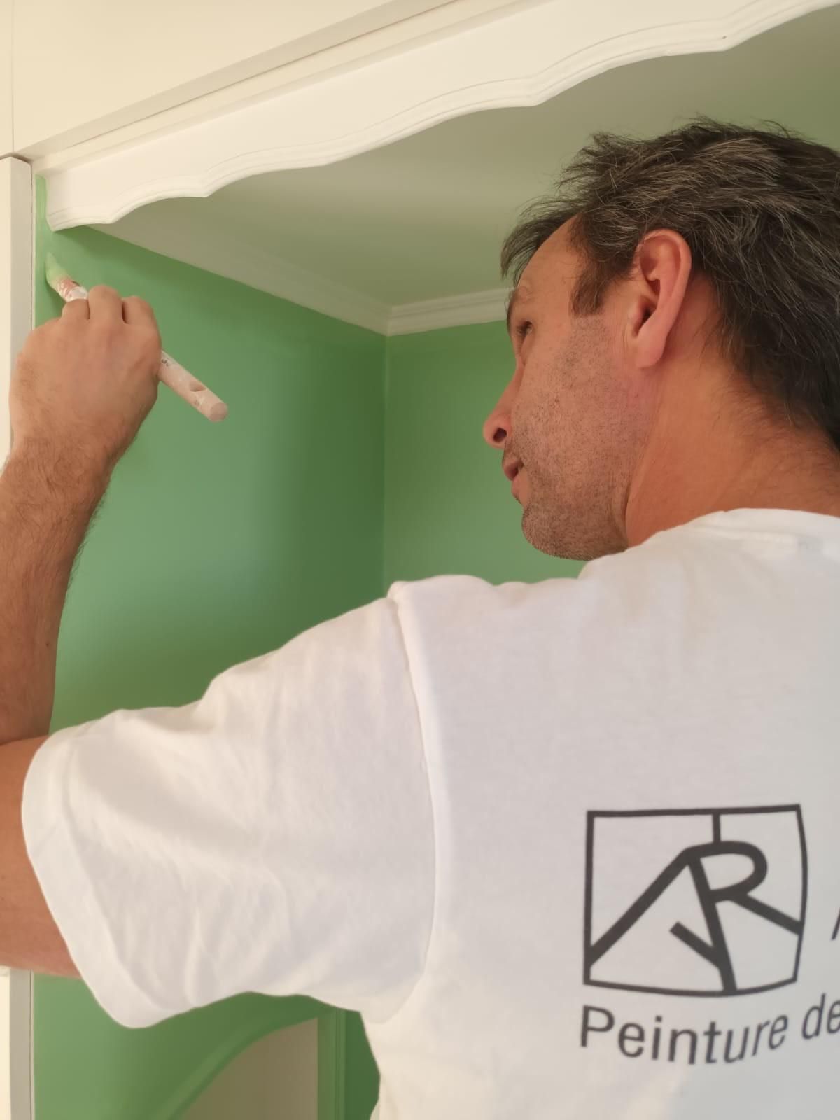 d&eacute;couvrez le co&ucirc;t de la peinture &agrave; clichy : tarifs, conseils et devis pour vos travaux de peinture int&eacute;rieurs ou ext&eacute;rieurs. comparez les prix et trouvez un professionnel qualifi&eacute; &agrave; clichy.