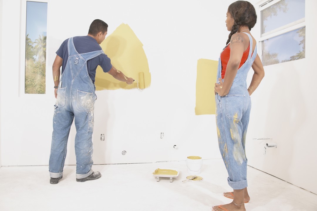 d&eacute;couvrez le co&ucirc;t au m&sup2; pour vos travaux de peinture : prix moyens, facteurs influen&ccedil;ant le tarif, conseils pour estimer et optimiser votre budget peinture.