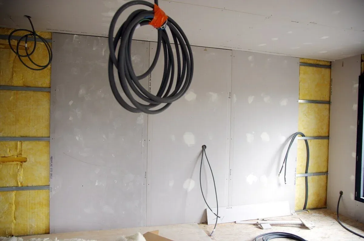 découvrez le coût du placo à montrouge : tarifs de pose, prix au m², conseils pour estimer votre budget et trouver un artisan qualifié pour vos travaux de plâtrerie.