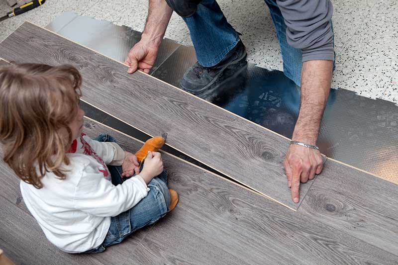 découvrez le coût de la pose de parquet, les éléments qui influencent le prix, ainsi que des conseils pour estimer votre budget et choisir le bon professionnel pour vos travaux.