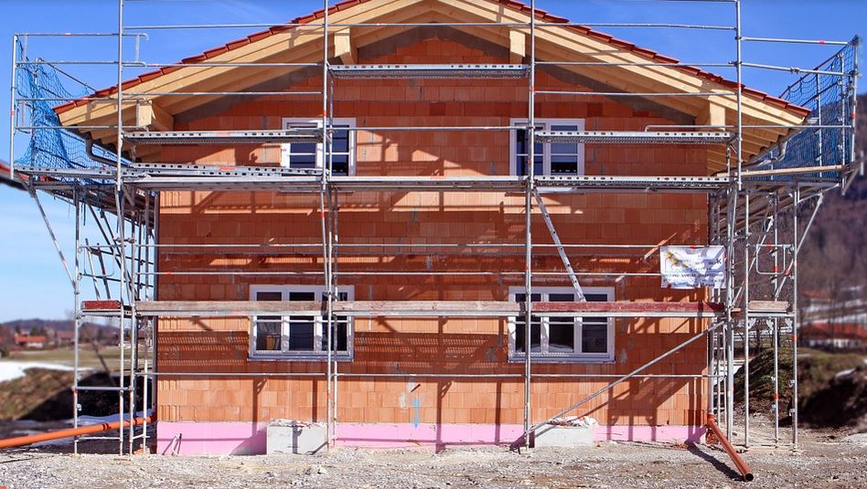 d&eacute;couvrez le co&ucirc;t d&rsquo;un ravalement de fa&ccedil;ade, les facteurs qui influencent les prix et les conseils pour budg&eacute;ter vos travaux en toute s&eacute;r&eacute;nit&eacute;.