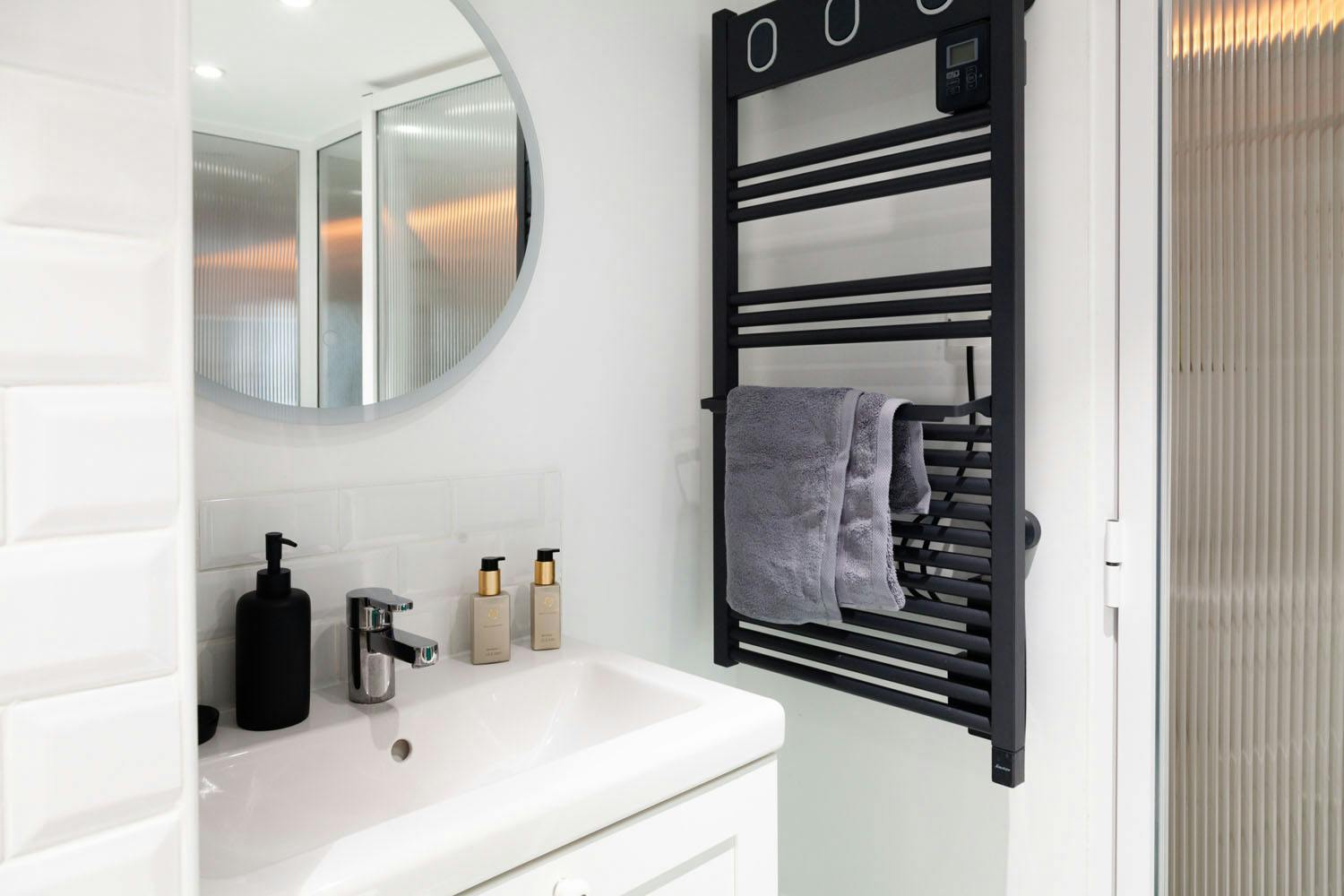 découvrez le coût moyen pour la rénovation d'une salle de bain à paris : prix, conseils et astuces pour estimer votre budget et réussir vos travaux en toute sérénité.