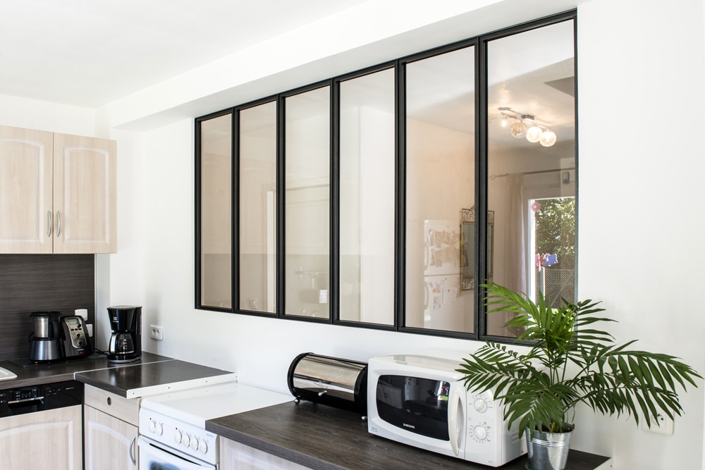 d&eacute;couvrez le co&ucirc;t d'une verri&egrave;re pour votre cuisine : mat&eacute;riaux, prix d'installation, conseils pour bien choisir et comparer les devis afin de r&eacute;aliser votre projet au meilleur tarif.