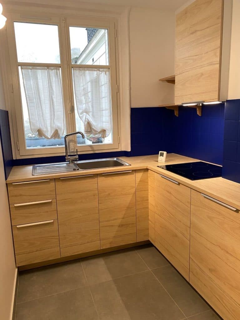 découvrez les coûts de rénovation d'une cuisine à paris 10 : budget moyen, facteurs influençant le prix, conseils pour optimiser vos travaux et trouver des professionnels qualifiés.
