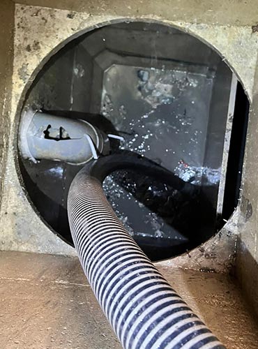 découvrez nos solutions professionnelles de débouchage de canalisation pour éliminer rapidement bouchons et mauvaises odeurs. intervention rapide, efficace et garantie pour particuliers et professionnels.