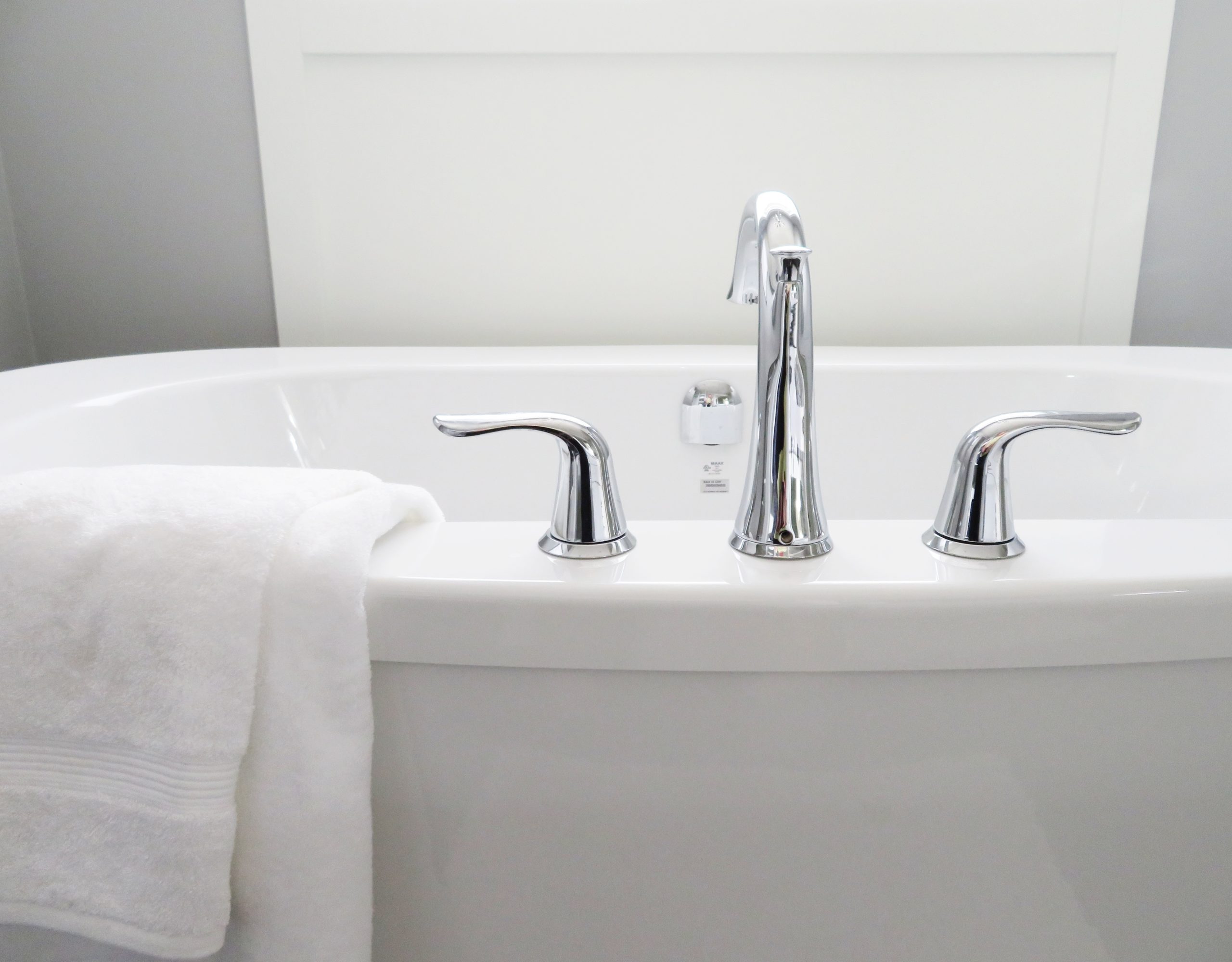 d&eacute;couvrez nos astuces et m&eacute;thodes efficaces pour d&eacute;boucher facilement une baignoire. conseils pratiques, solutions naturelles ou produits adapt&eacute;s : retrouvez tout ce qu&rsquo;il faut savoir pour retrouver une baignoire fonctionnelle rapidement.