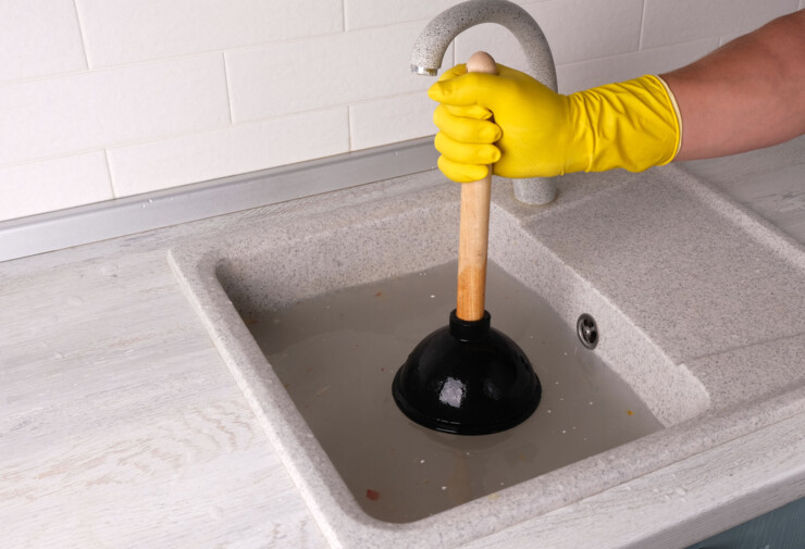 d&eacute;couvrez comment d&eacute;boucher vos canalisations naturellement avec du bicarbonate de soude. astuces efficaces, recettes faciles et conseils pour entretenir vos tuyaux sans produits chimiques.