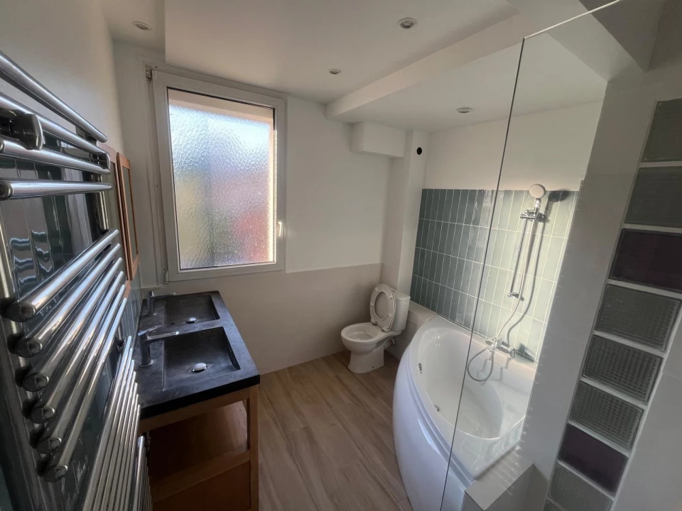 obtenez rapidement un devis personnalis&eacute; pour la r&eacute;novation de votre salle de bain &agrave; clamart. travaux sur mesure, artisans qualifi&eacute;s et accompagnement professionnel pour votre projet.