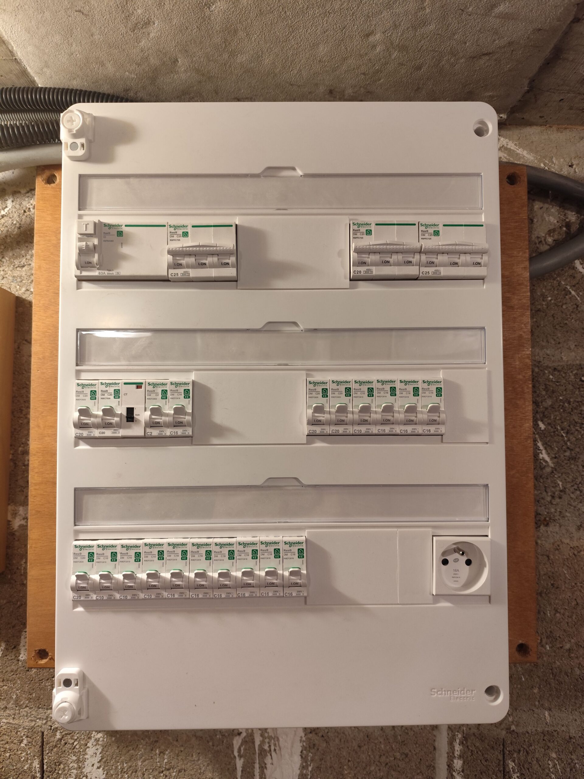 trouvez un &eacute;lectricien fiable &agrave; ch&acirc;tenay-malabry pour tous vos travaux d'&eacute;lectricit&eacute;, d&eacute;pannages et installations. services rapides, professionnels et devis gratuit.