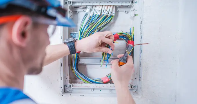 trouvez un électricien fiable à châtenay-malabry pour tous vos besoins en dépannage, installation et rénovation électrique. service rapide, professionnel et de confiance près de chez vous.