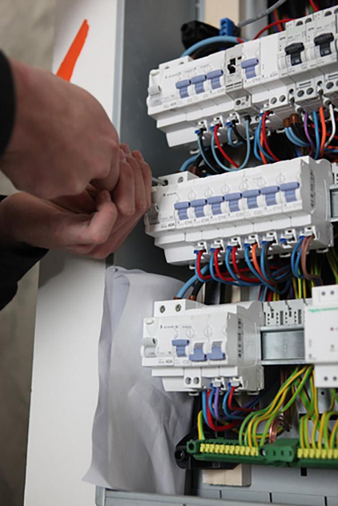 besoin d’un électricien à levallois-perret ? installation, dépannage et mise aux normes électriques. intervention rapide et devis gratuit par un professionnel qualifié à levallois-perret.