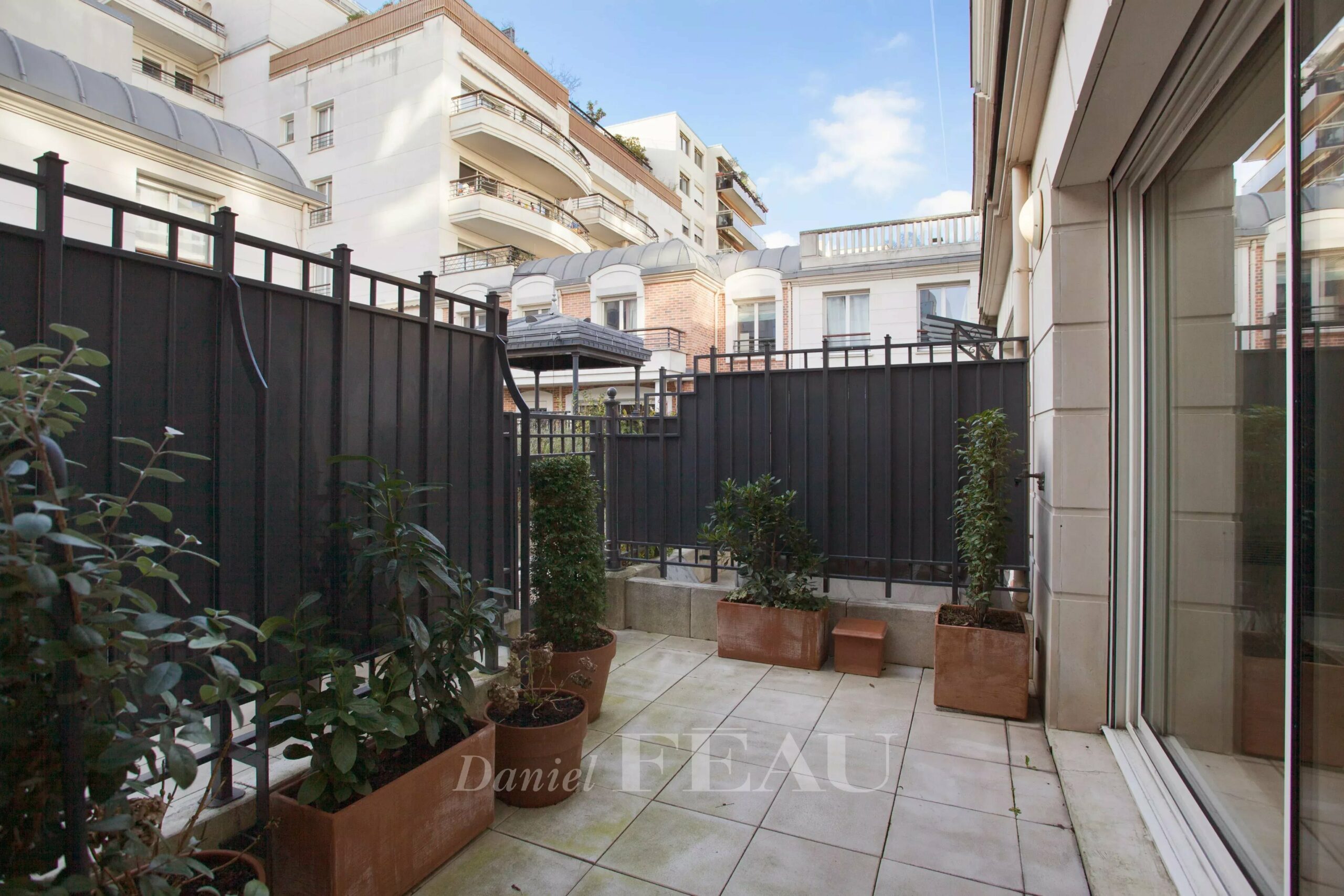 découvrez tout ce qu'il faut savoir sur l'électricité dans un logement ancien à clichy : diagnostics, mise aux normes, conseils et solutions pour sécuriser votre installation électrique.
