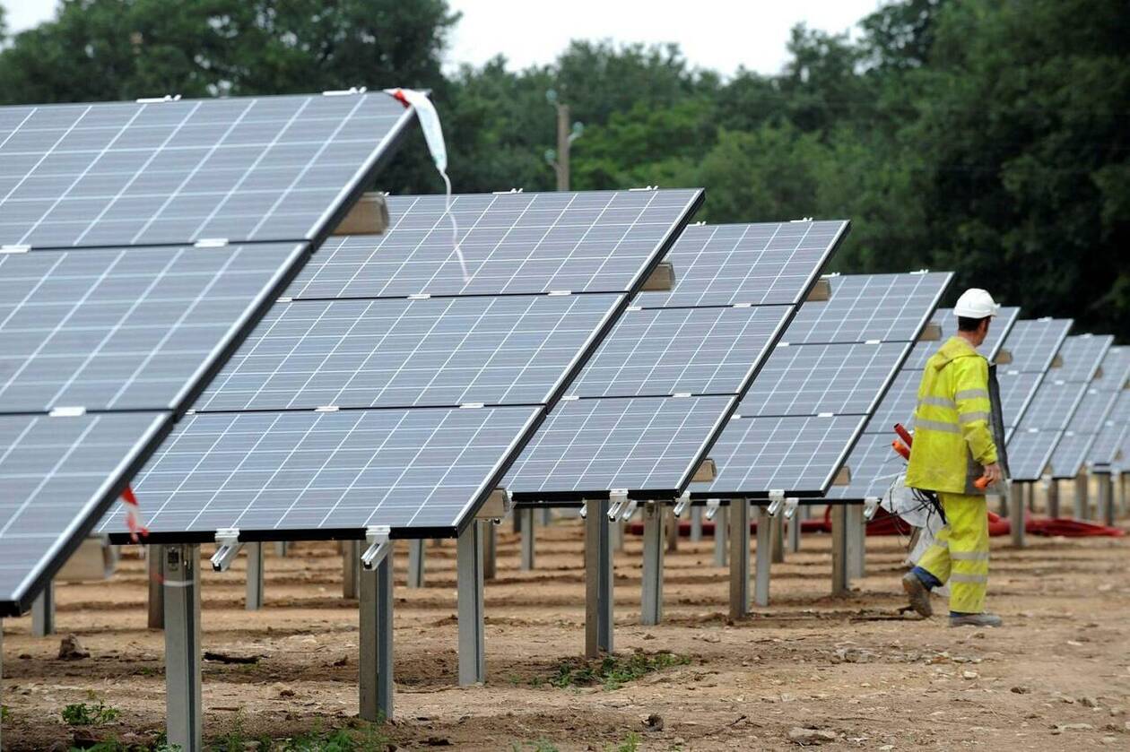 découvrez nos équipements électriques à châtillon : solutions de qualité pour professionnels et particuliers, installation, dépannage et conseils personnalisés. équipe expérimentée à votre service.