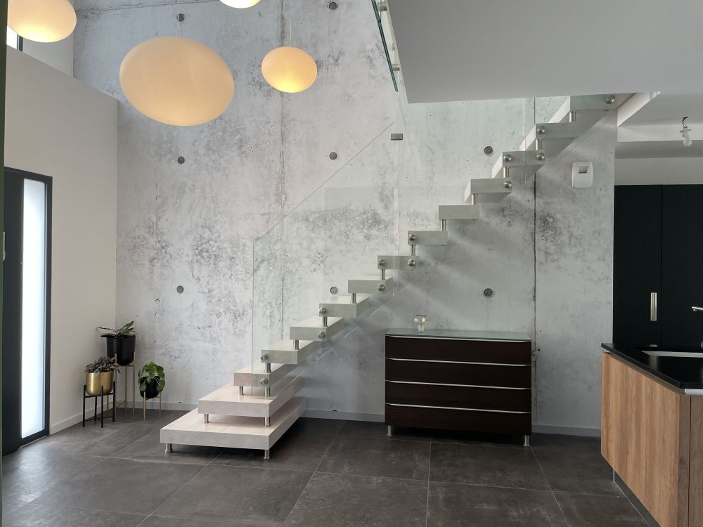découvrez comment un escalier moderne peut sublimer votre intérieur grâce à des designs élégants, des matériaux innovants et des finitions contemporaines parfaitement adaptés à tous les styles de décoration.