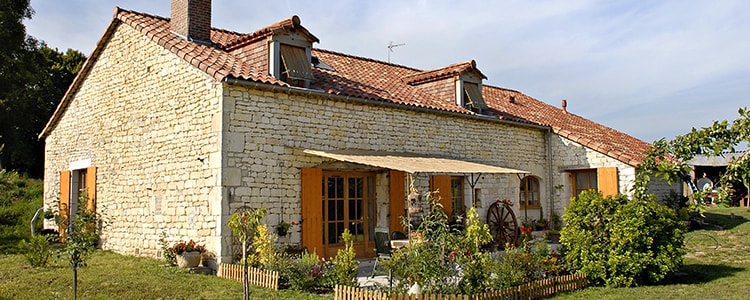 découvrez notre guide complet pour réussir la rénovation de votre maison : conseils pratiques, étapes clés, budget, astuces et inspiration pour transformer votre intérieur en toute sérénité.