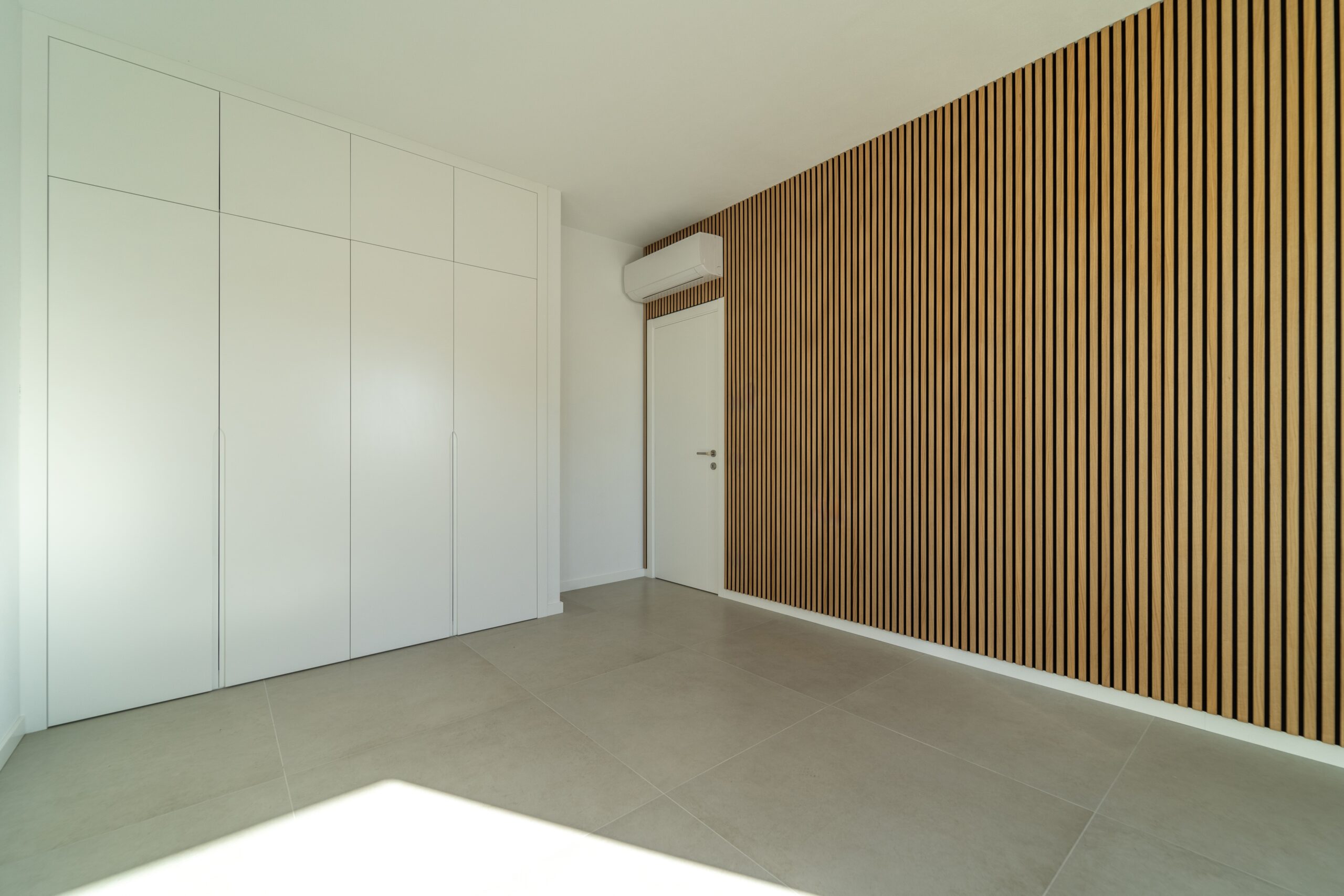 découvrez comment améliorer l'isolation phonique de votre maison, réduire les nuisances sonores et profiter d'un environnement plus calme grâce à nos conseils et solutions efficaces.