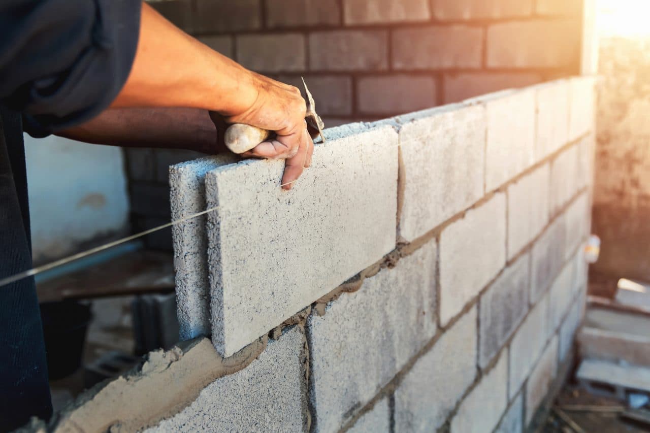 découvrez nos services de maçonnerie : construction, rénovation, travaux de gros œuvre et finitions. des professionnels qualifiés pour vos projets résidentiels et commerciaux.