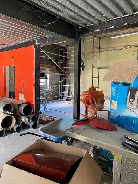 confiez vos projets de rénovation à un maître d'œuvre expérimenté. de la conception à la réception des travaux, bénéficiez d’un accompagnement sur mesure pour rénover votre maison ou appartement en toute sérénité.
