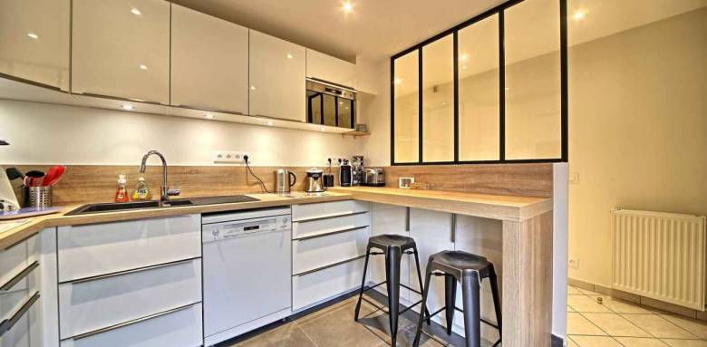 découvrez notre sélection de matériaux pour la rénovation de cuisine à courbevoie : qualité, modernité et conseils sur-mesure pour transformer votre espace culinaire avec style.
