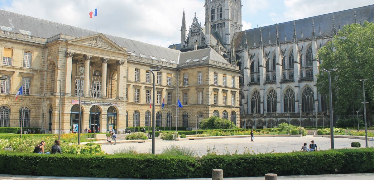 d&eacute;couvrez comment am&eacute;nager un parvis verdure pour apporter de la fra&icirc;cheur et du naturel &agrave; votre espace ext&eacute;rieur. conseils, id&eacute;es et inspirations pour un parvis accueillant et &eacute;cologique.