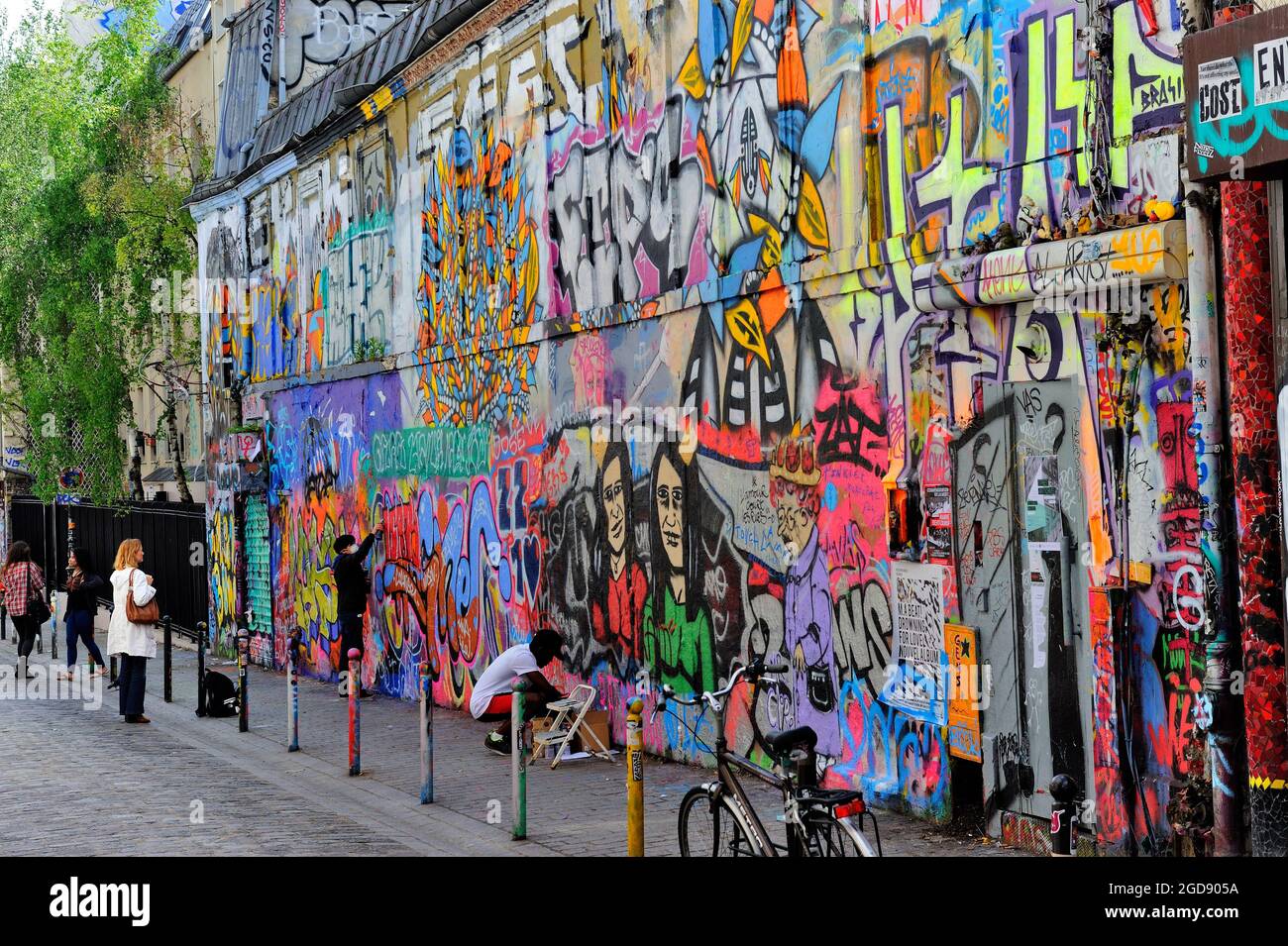 d&eacute;couvrez l'&eacute;volution de la peinture au 20&egrave;me si&egrave;cle &agrave; paris : mouvements artistiques, grands peintres et chefs-d'&oelig;uvre qui ont marqu&eacute; l'histoire de l'art moderne.