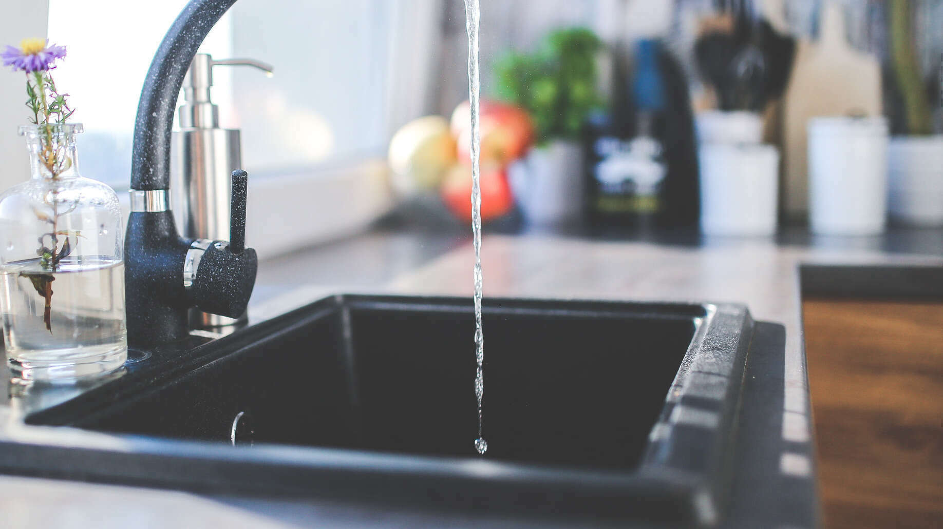 besoin d'une intervention rapide pour une fuite, un d&eacute;g&acirc;t des eaux ou un probl&egrave;me de canalisation ? nos experts en plomberie d'urgence &agrave; paris sont disponibles 24h/24 et 7j/7 pour un d&eacute;pannage efficace et imm&eacute;diat.