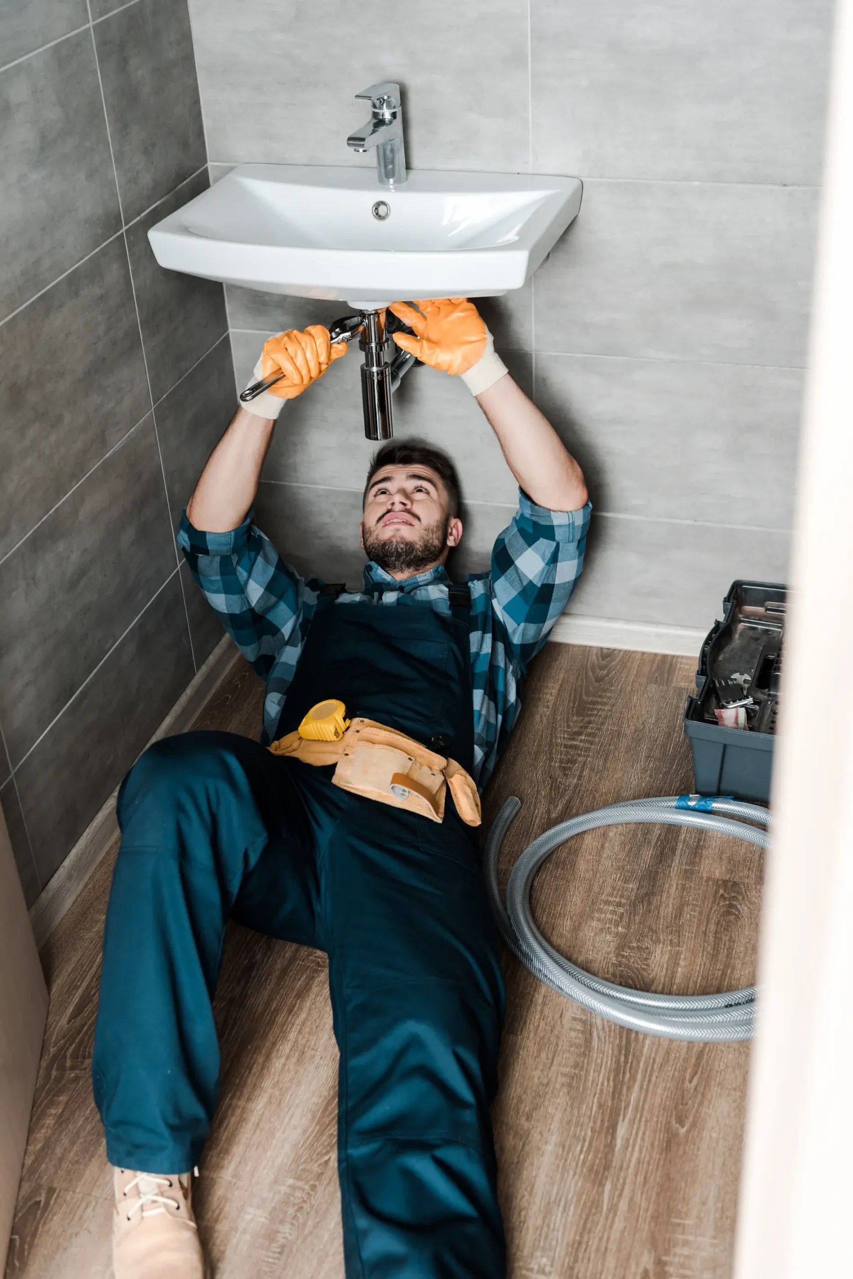 trouvez un plombier fiable &agrave; la garenne-colombes pour tous vos besoins en plomberie : installation, d&eacute;pannage, r&eacute;paration de fuites, d&eacute;bouchage de canalisations. intervention rapide et devis gratuit.