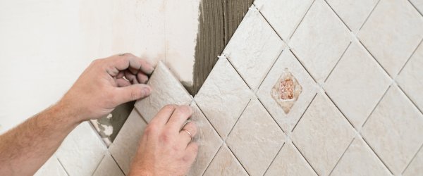 trouvez un service de pose de carrelage pas cher et de qualit&eacute;. profitez d&rsquo;artisans qualifi&eacute;s pour r&eacute;nover vos sols et murs &agrave; petit prix, avec un devis gratuit et rapide.