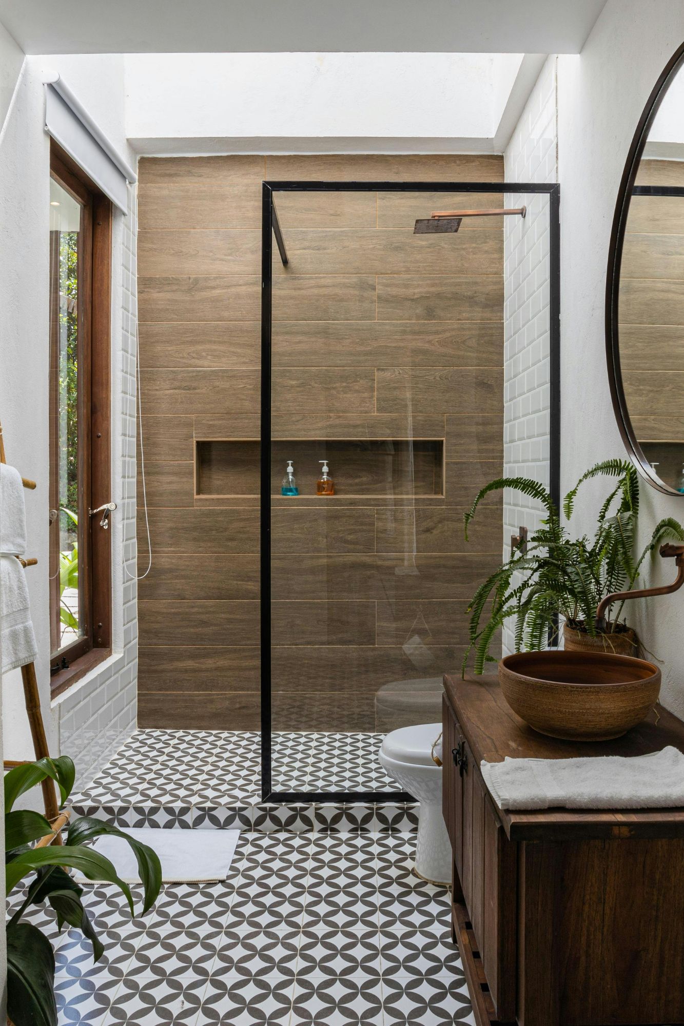 confiez la transformation de votre salle de bains &agrave; paris 75007 en 2025 &agrave; des experts. r&eacute;novation sur-mesure, conseils tendances et mat&eacute;riaux de qualit&eacute; pour un espace moderne et fonctionnel.