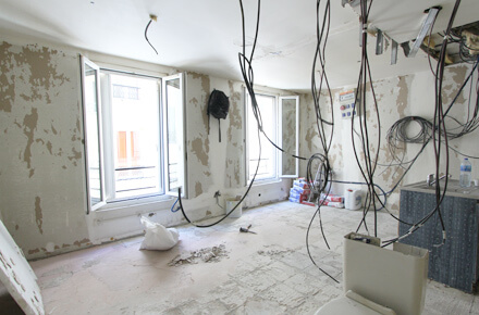 d&eacute;couvrez nos conseils et solutions pour une r&eacute;novation d'appartement r&eacute;ussie : id&eacute;es d&rsquo;am&eacute;nagement, astuces d&eacute;co, d&eacute;marches administratives et estimation des co&ucirc;ts pour transformer votre espace selon vos envies.