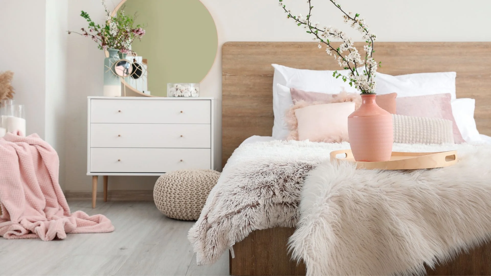 offrez une nouvelle vie &agrave; votre espace avec nos conseils pour la r&eacute;novation de chambre bien-&ecirc;tre : id&eacute;es d&eacute;co, couleurs apaisantes et am&eacute;nagements pour un cocon zen et relaxant.