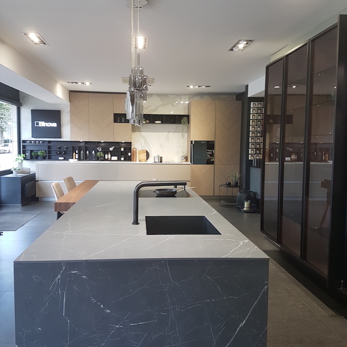 transformez votre cuisine &agrave; la garenne-colombes avec nos services de r&eacute;novation sur mesure : modernisation, agencement, et conseils personnalis&eacute;s pour un espace fonctionnel et design.