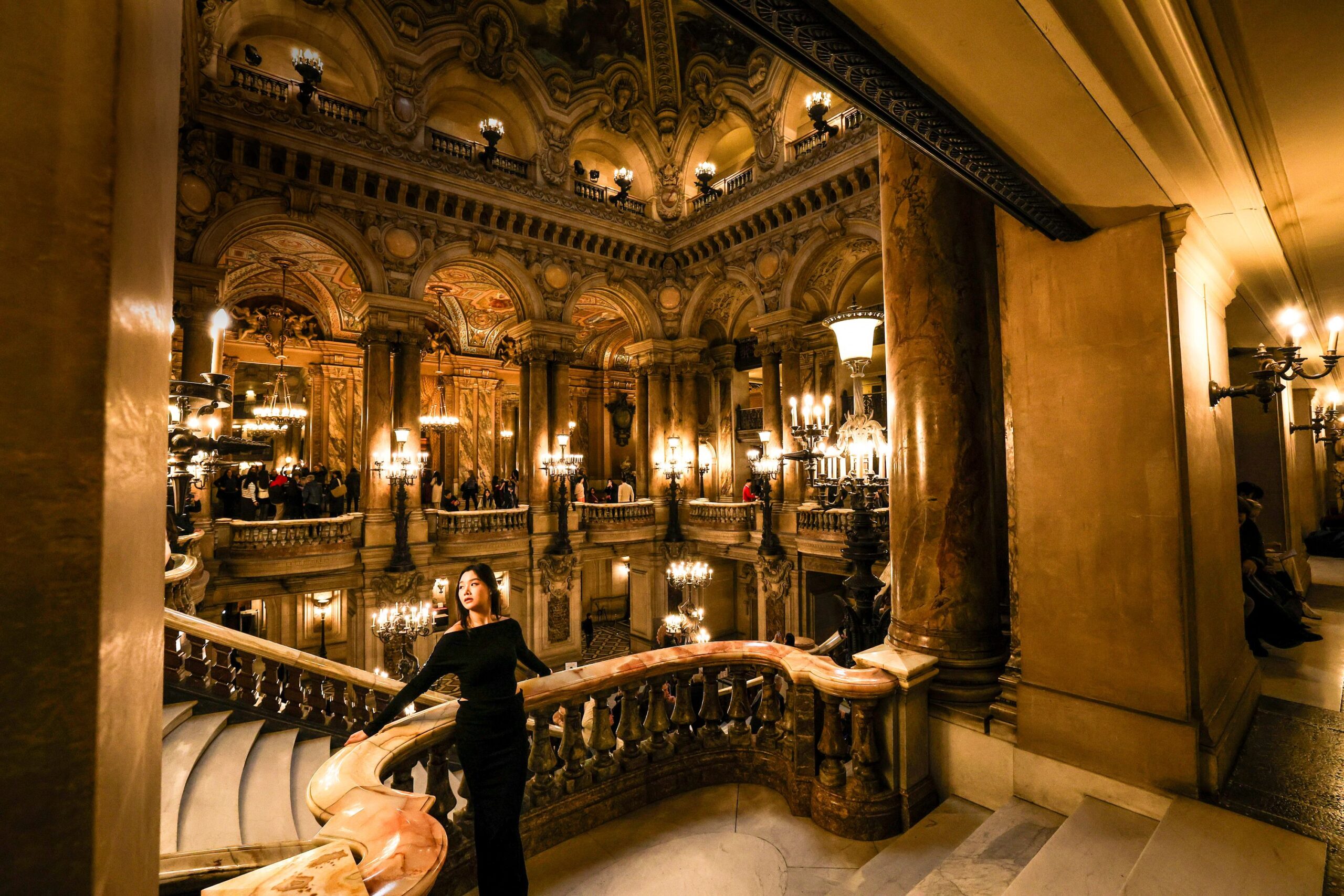 d&eacute;couvrez tous les d&eacute;tails des projets de r&eacute;novation du palais garnier et de l&rsquo;op&eacute;ra bastille : travaux, ambitions architecturales et calendrier pour pr&eacute;server le patrimoine lyrique de paris.
