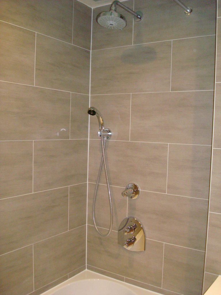 confiez la rénovation de votre salle de bain à garches à des experts. modernisation, aménagement sur mesure et finitions soignées pour un espace élégant, confortable et fonctionnel.