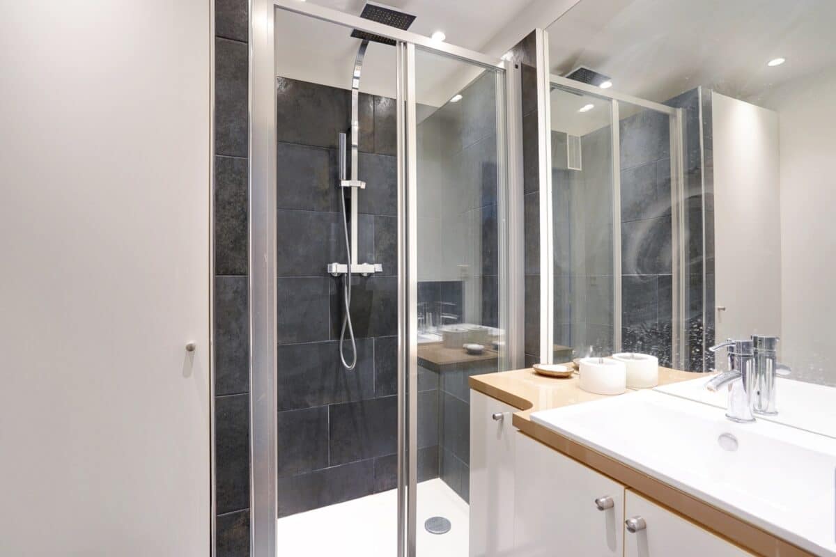 confiez la r&eacute;novation de votre salle de bain &agrave; levallois-perret &agrave; des experts. conseils personnalis&eacute;s, mat&eacute;riaux de qualit&eacute; et finitions soign&eacute;es pour un espace moderne et fonctionnel.