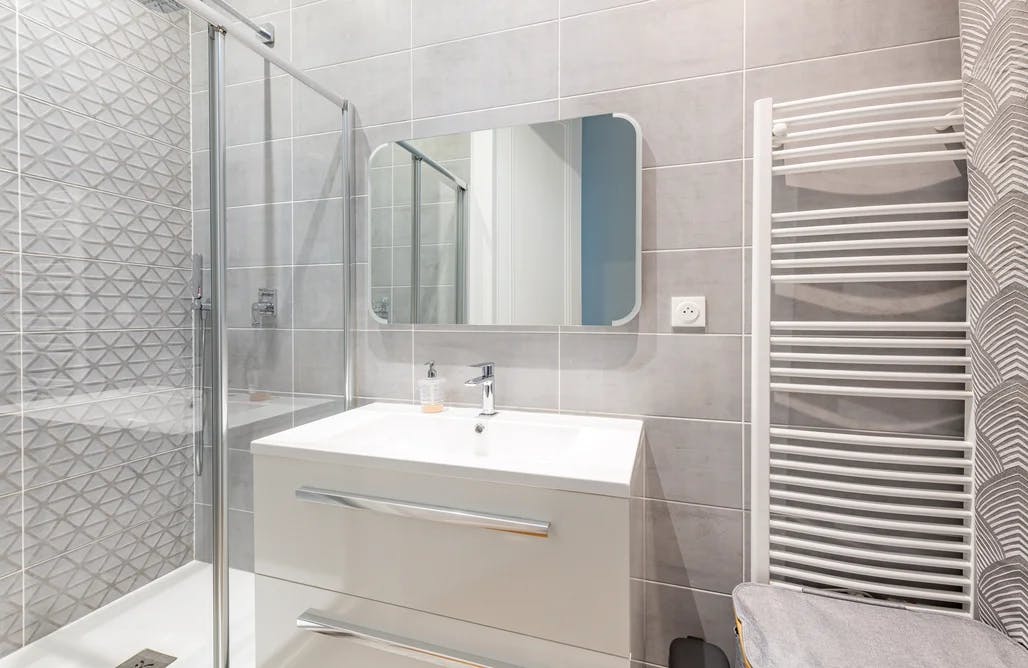 confiez la r&eacute;novation de votre salle de bain &agrave; levallois-perret &agrave; des experts : modernisation, am&eacute;nagement sur-mesure et conseils personnalis&eacute;s pour cr&eacute;er l&rsquo;espace dont vous r&ecirc;vez. devis gratuit et travaux de qualit&eacute;.