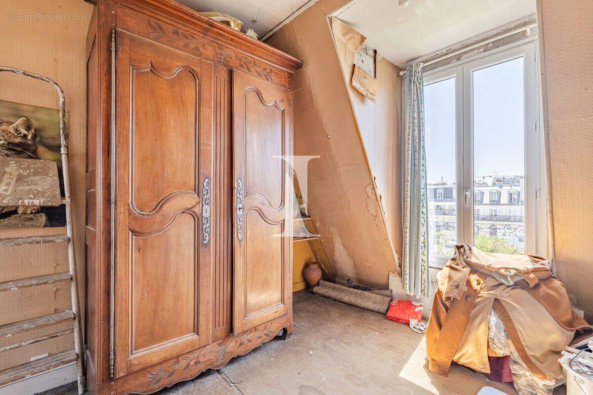 confiez la rénovation de votre intérieur à paris 75005 à des experts. transformation sur-mesure, conseils personnalisés et finitions de qualité pour un espace moderne et fonctionnel.