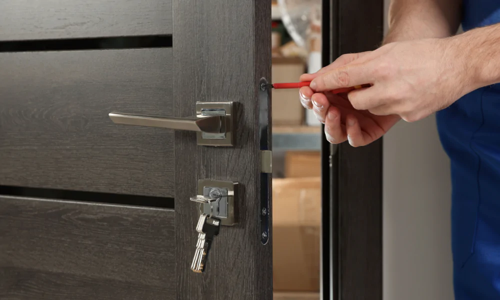 besoin d'une intervention rapide en serrurerie &agrave; paris ? notre service de serrurerie urgente est disponible 24h/24 pour tous d&eacute;pannages, ouvertures de porte, remplacements de serrure et s&eacute;curisations. intervention en moins de 30 minutes.