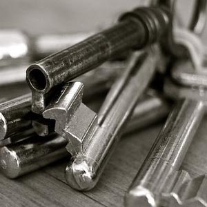 besoin d'un serrurier fiable &agrave; vanves ? intervention rapide pour ouverture de porte, changement de serrure et s&eacute;curisation de votre domicile. devis gratuit 7j/7 !