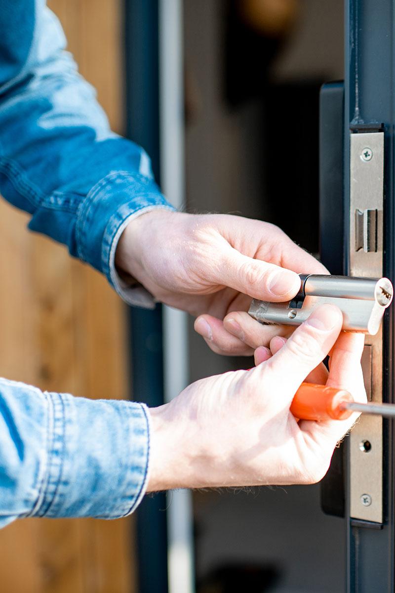 besoin d'un serrurier &agrave; vanves ? intervention rapide pour ouverture de porte, changement de serrure et d&eacute;pannage en urgence. service fiable et devis gratuit.