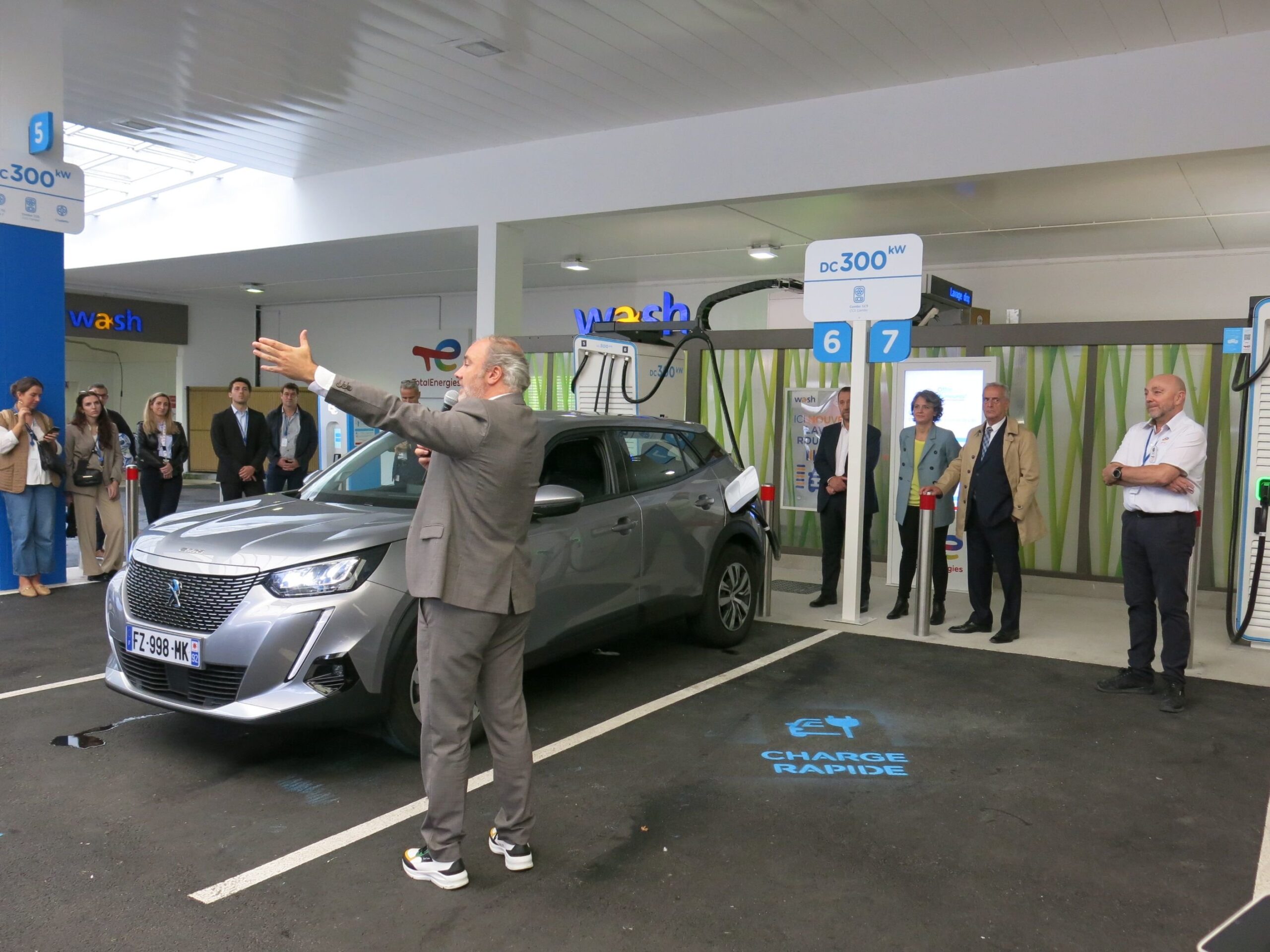 découvrez nos services électriques à courbevoie : installation, dépannage, mise en conformité et maintenance pour particuliers et entreprises. intervention rapide et électriciens qualifiés. devis gratuit !